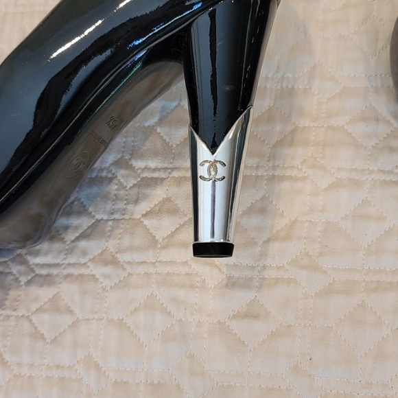 Like New CHANEL Black Heels - Picture 10 of 16